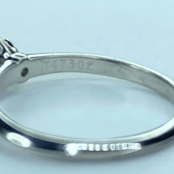 Tiffany & Co. Platinum 0.32ct G/VS2 round brilliant solitaire Diamond ring sz 6.